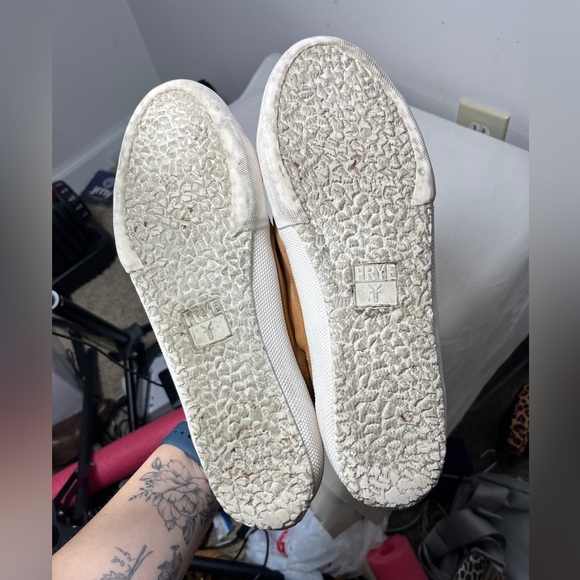 Frye Kira Distressed Branded Leather Low Top Sneakers Sz 10 - Picture 6 of 14